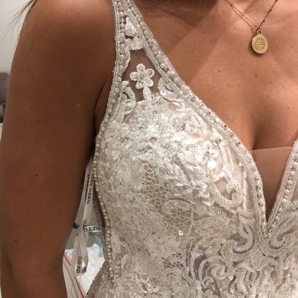 Martina Liana Wedding Gown - Picture 10 of 10